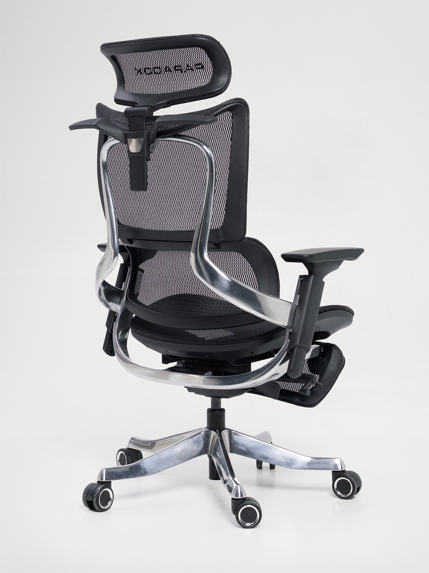 Paradox Ergo Milano Pro Black — right rear angle showing full aluminium base