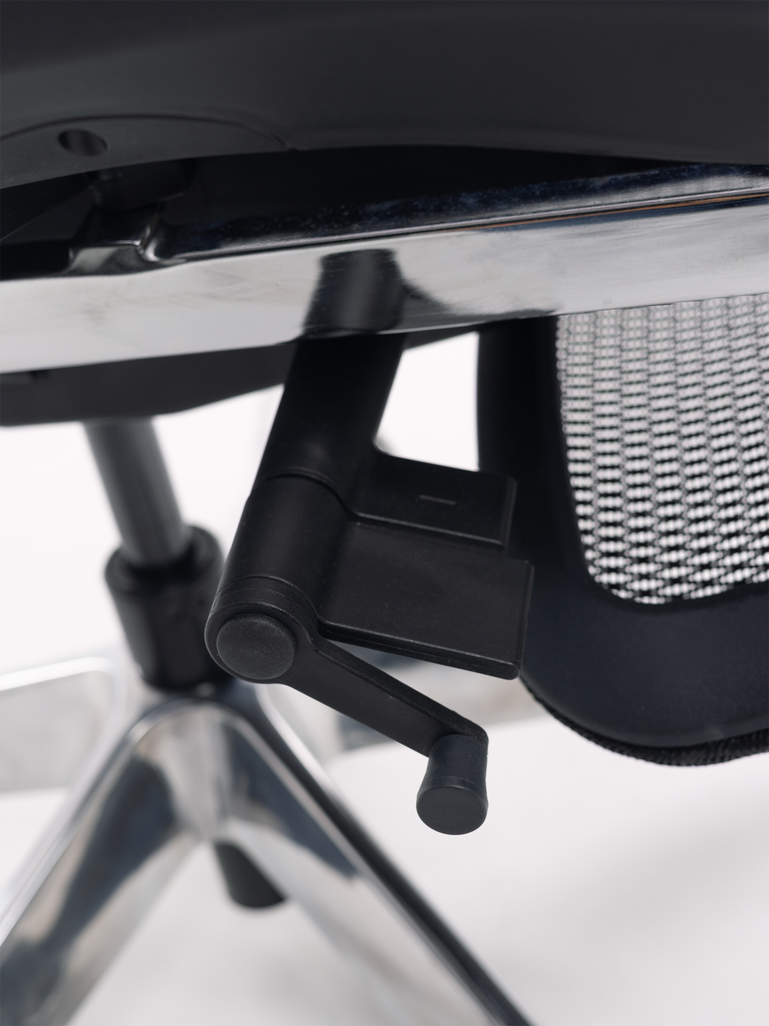 Paradox Ergo Milano Pro Black — detail of adjustable lumbar support system