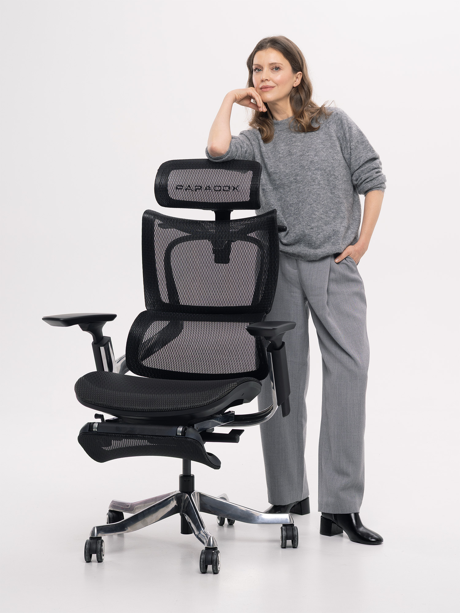 Woman working at desk in Paradox Ergo Milano Pro Black ergonomic chair
