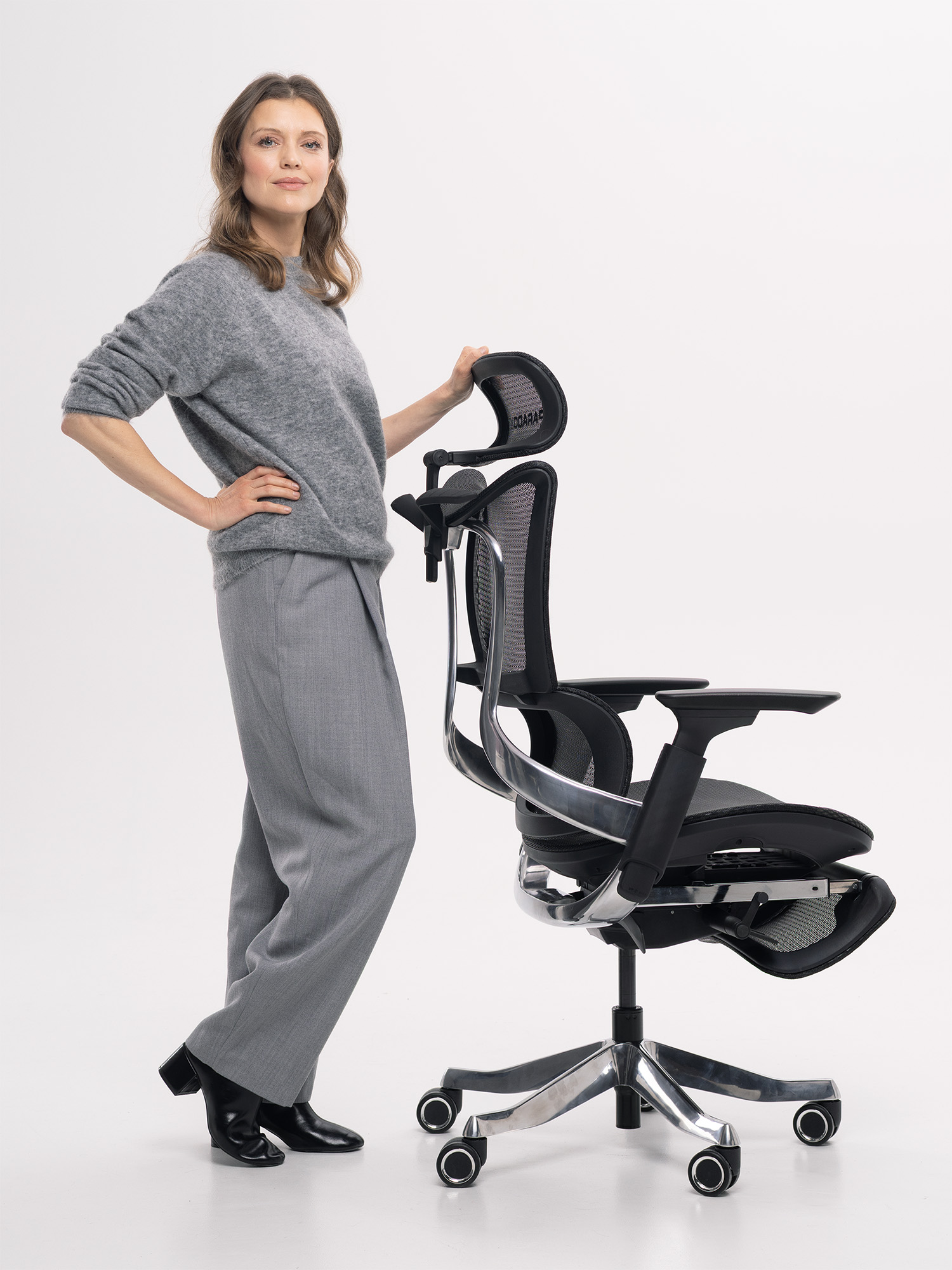 Woman using laptop in Paradox Ergo Milano Pro Black — showing proper posture support