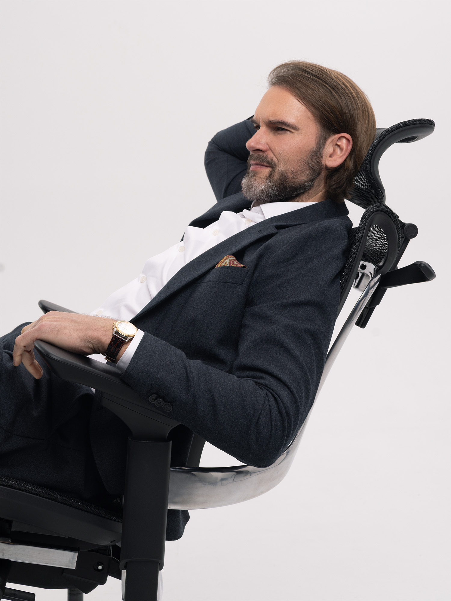 Man seated in Paradox Ergo Milano Pro Black — showing ergonomic back support